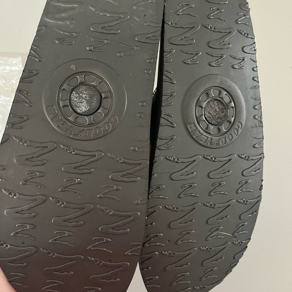 NASCAR Goodyear Racing Flip Flops - Picture 3 of 6